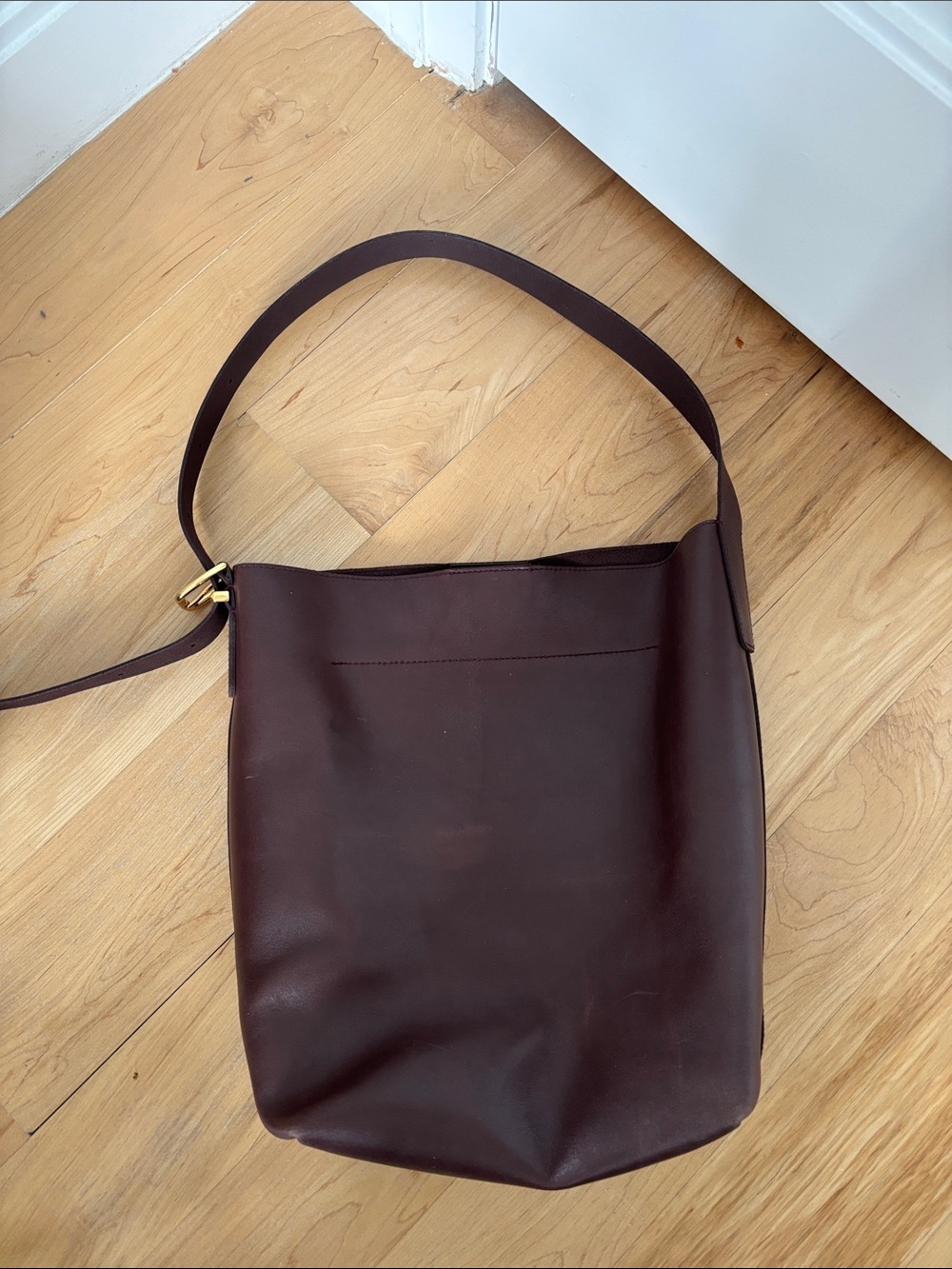 Madewell The Essential Bucket Tote in chocolate raisin - Picture 7 of 13